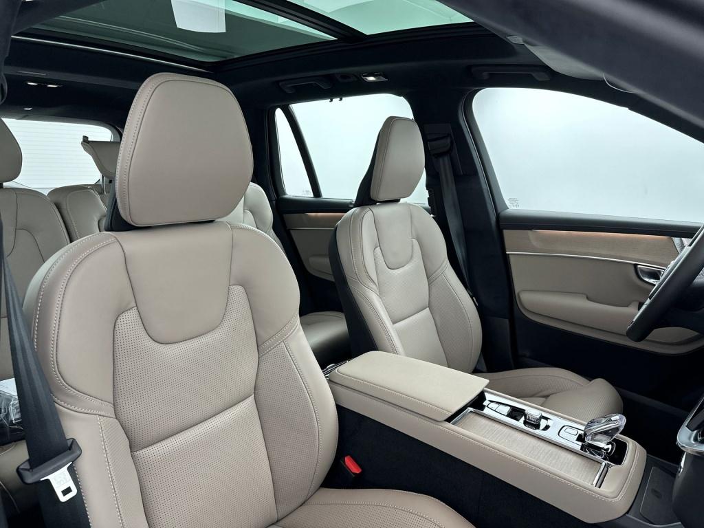 Volvo XC90 ultra bright recharge plug-in hybrid awd