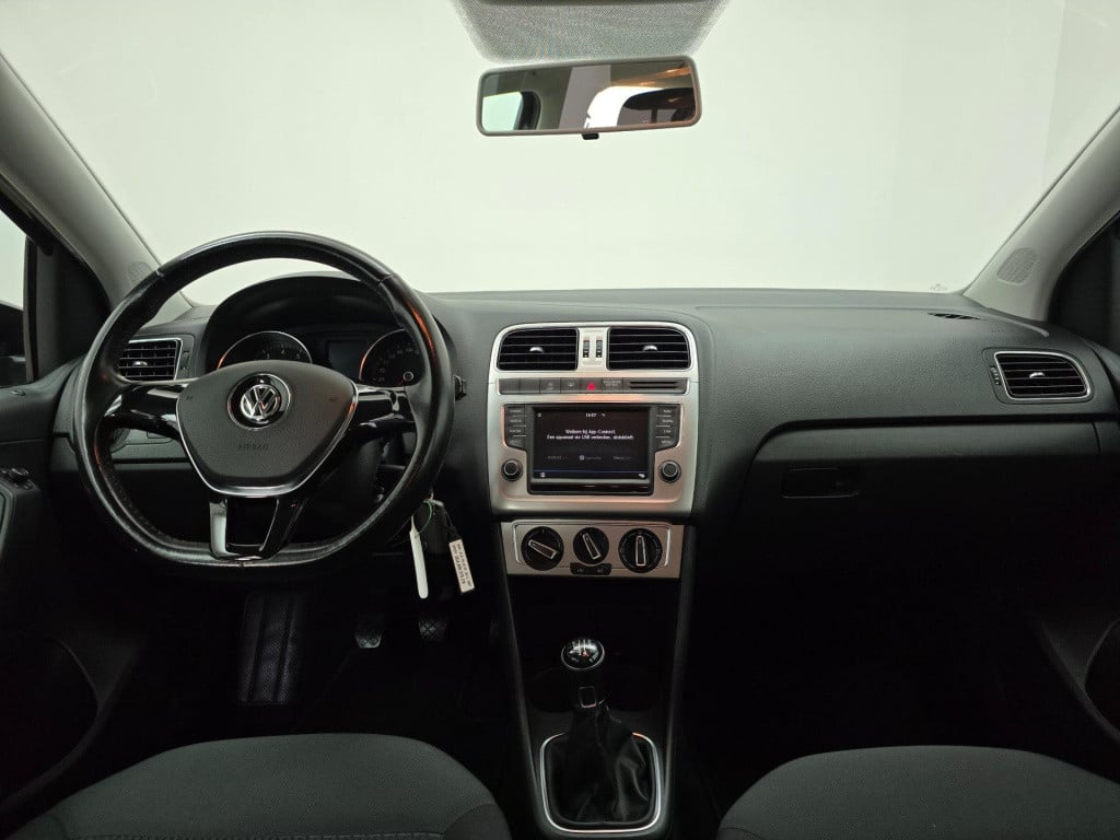 Volkswagen Polo occasion zwart 1.0 bluemotion uitvoering dus extra zuinig! 