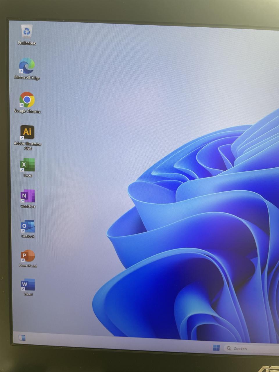 Asus 17.3 inch - Game laptop Windows 11 i7 SSD Office Illustator Muis