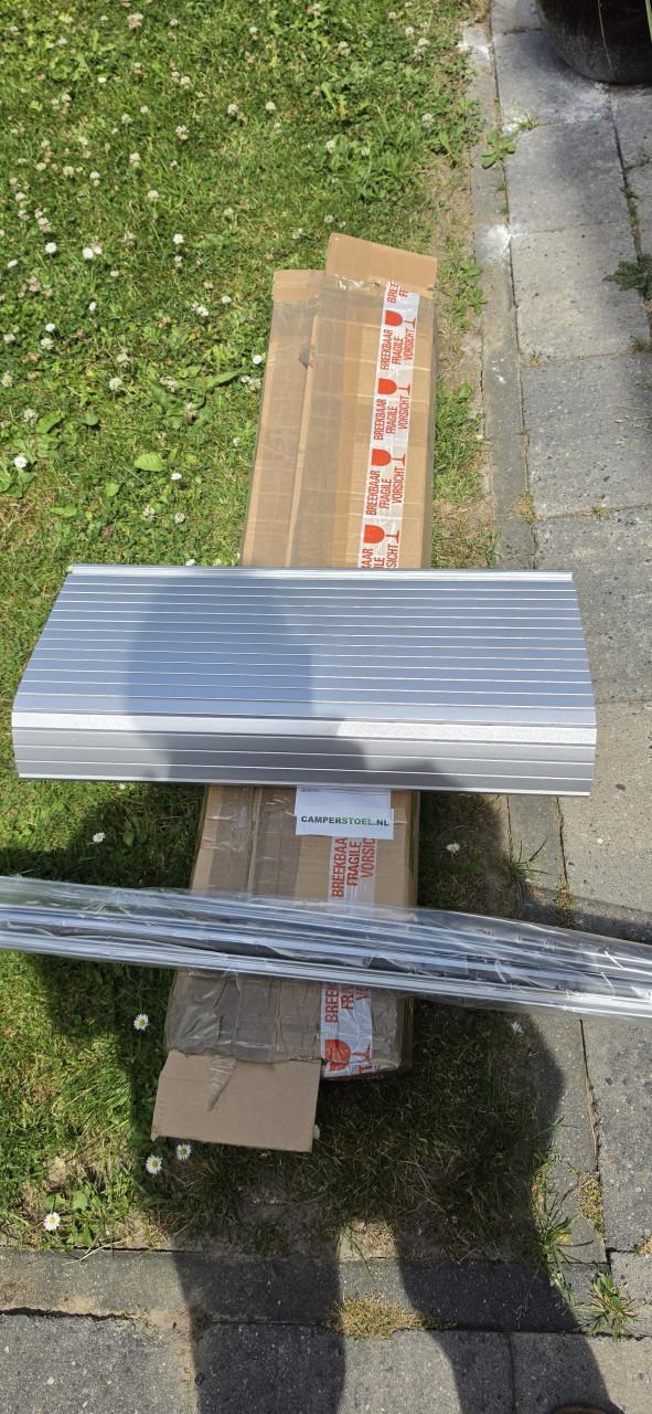 Te koop: alluminium rolluik voor camper.