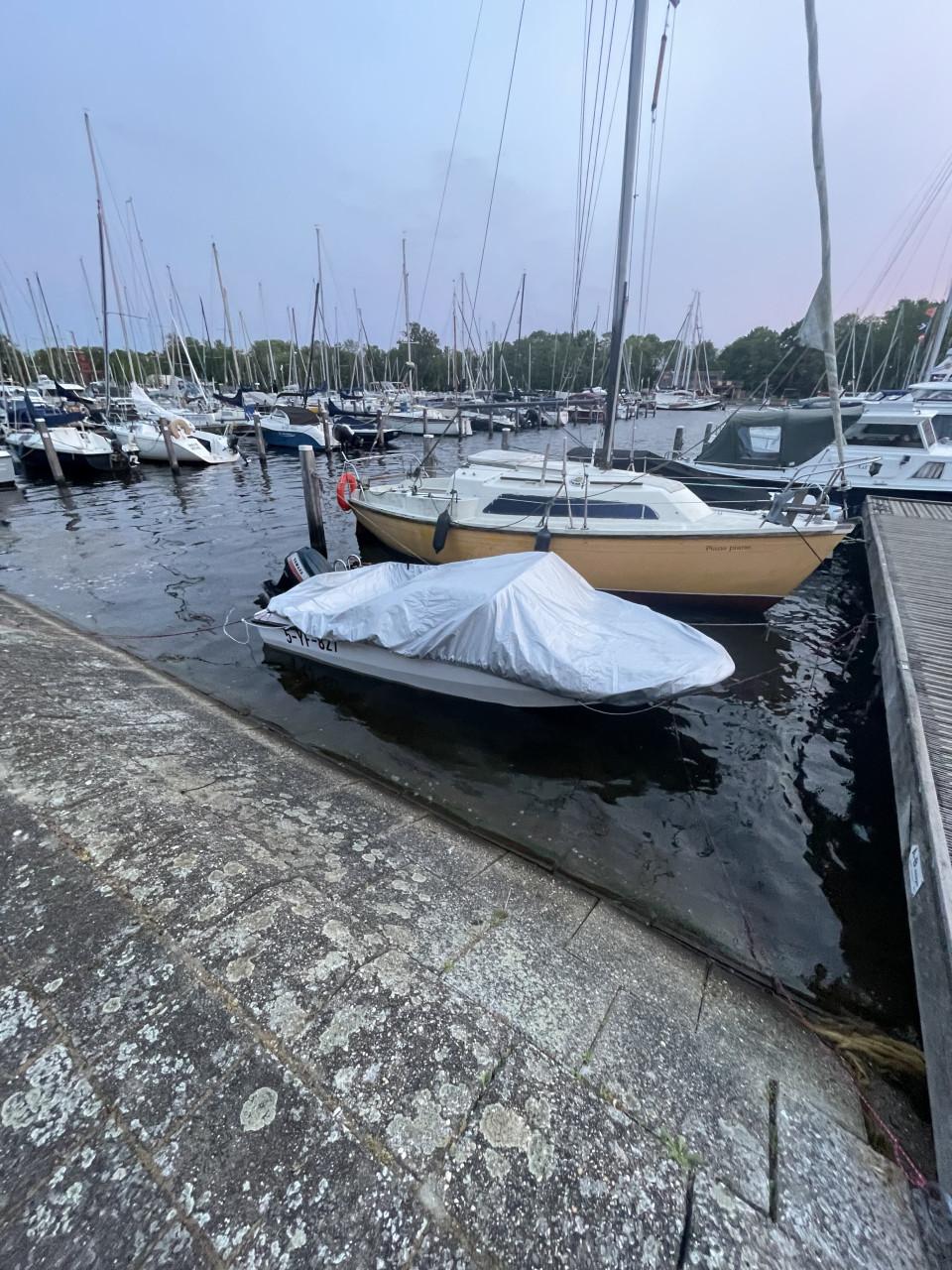 Speedbootje met 55 pk Yamaha motor.