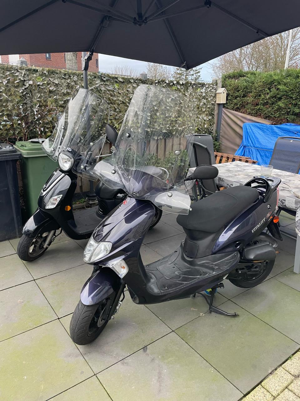 2 scooters te koop kymco vitality en sym fiddle