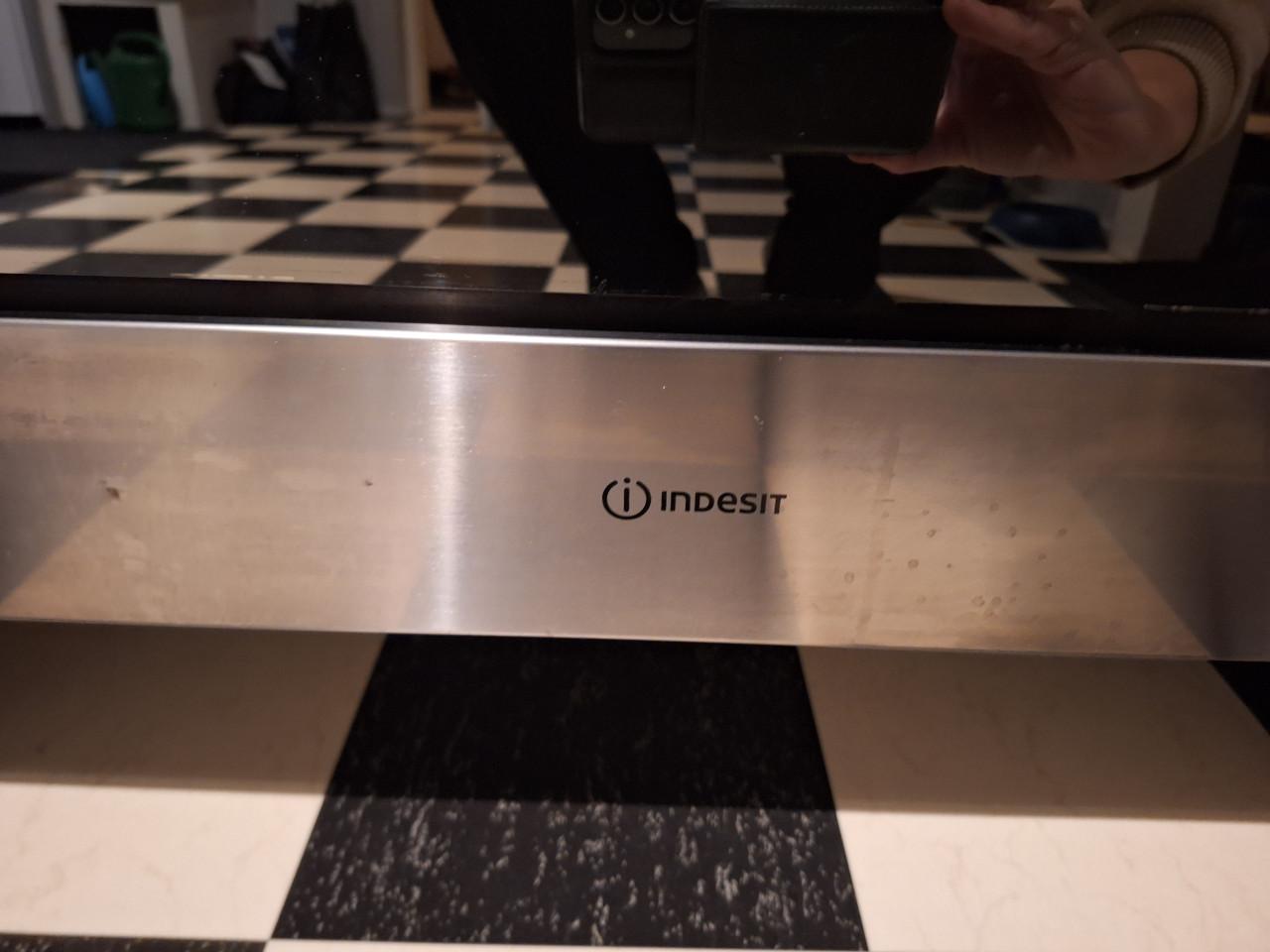 Indesit gasfornuis 5 pits met oven.