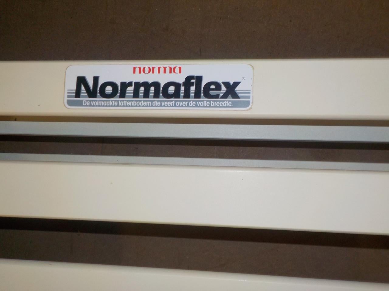 Elektrische lattenbodem op wielen merk normaflex in zeer goede staat