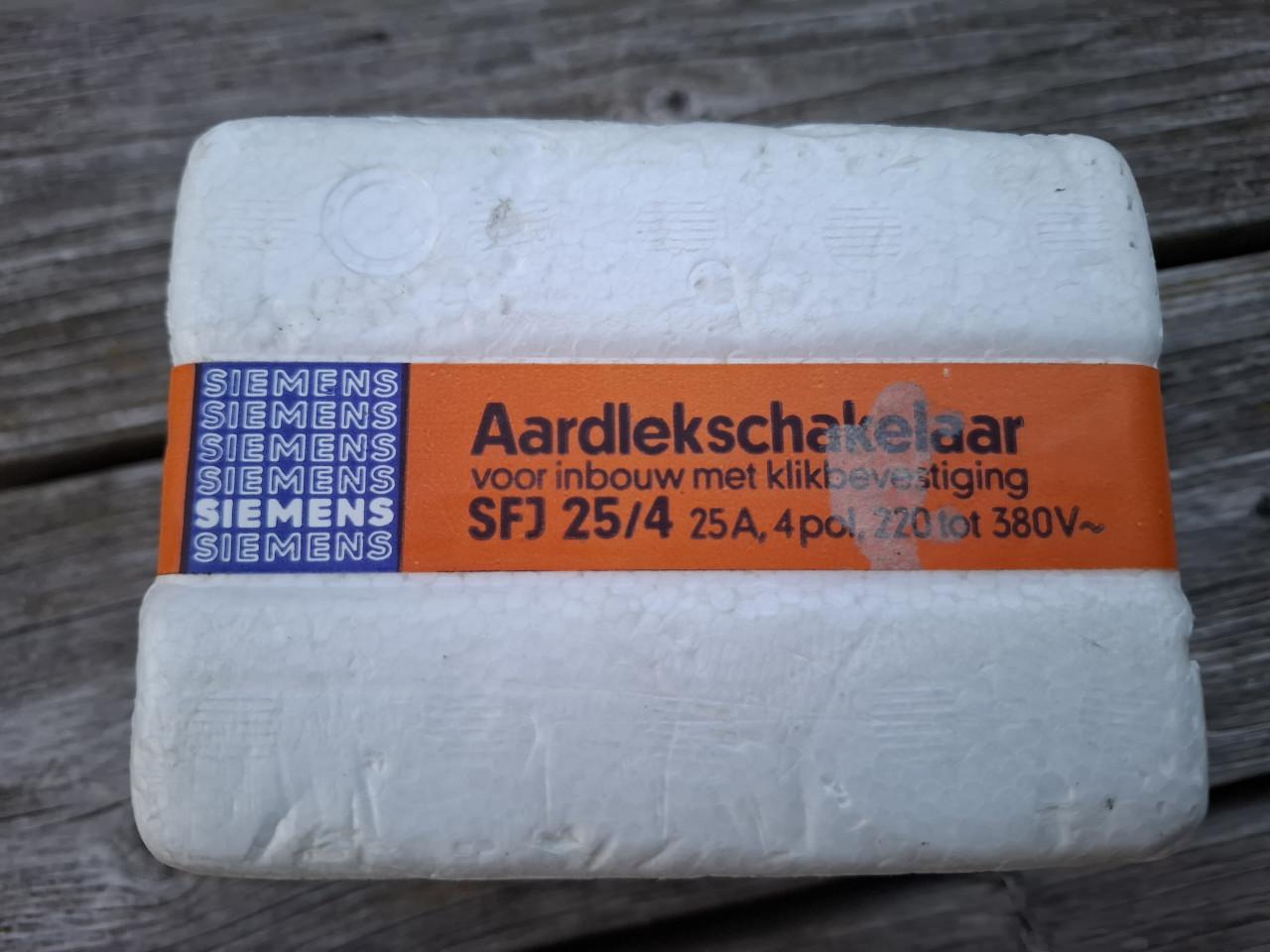 TE KOOP Siemens Aardlekschakelaar 25A 4-polig 30mA