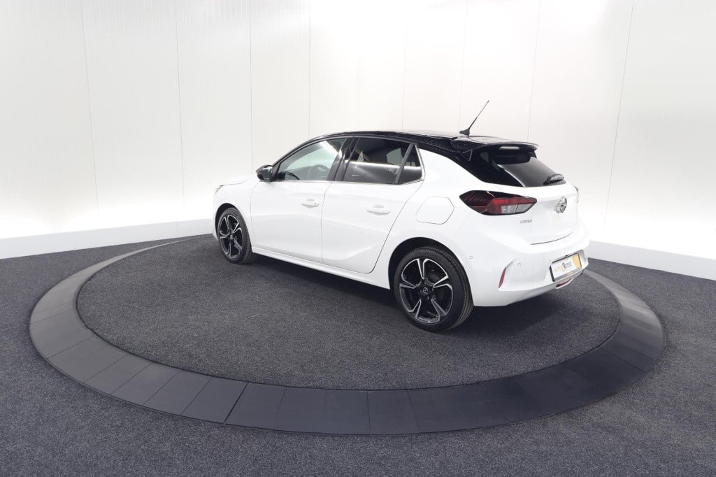 Opel Corsa 1.2 turbo 100 ultimate | panoramadak | camera | dodehoekdetectie