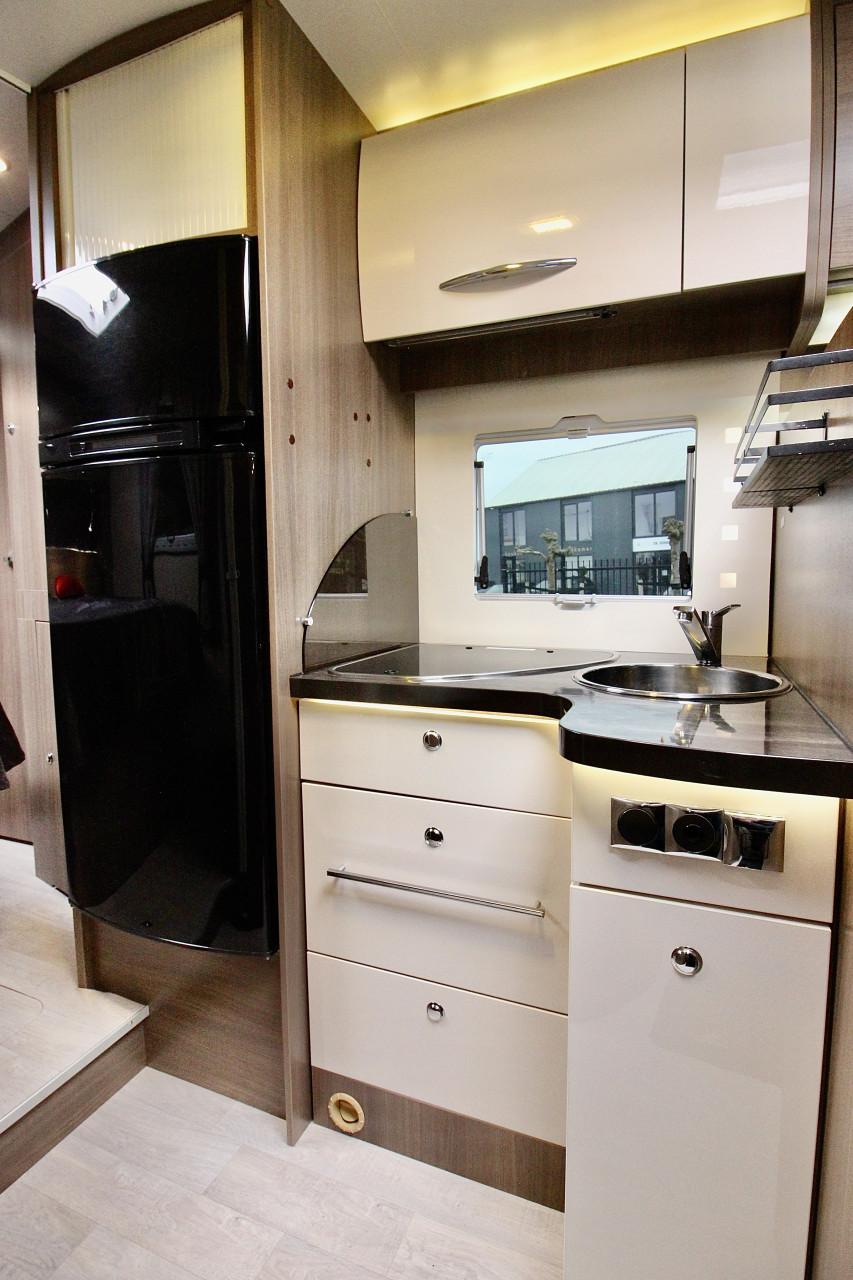 Challenger Sirius 2098(Queensbed+Hefbed, Als nieuw!!, Euro5)