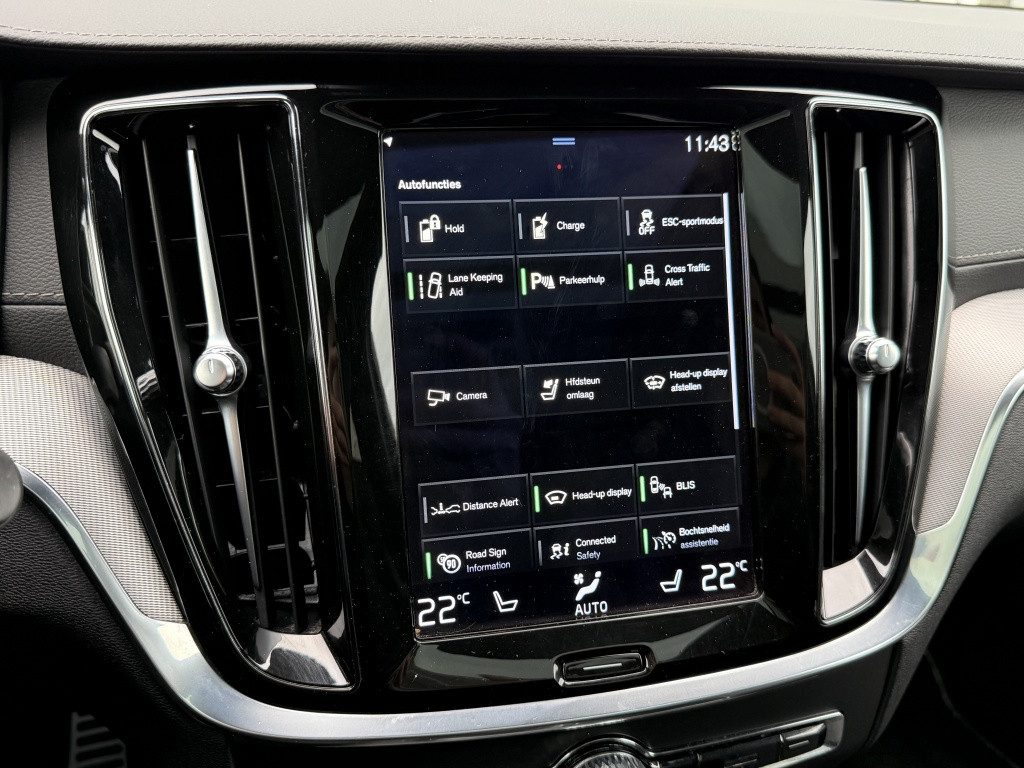 Volvo V60 t6 340pk recharge r-design| panodak| adap.cruise| 360camera| tre