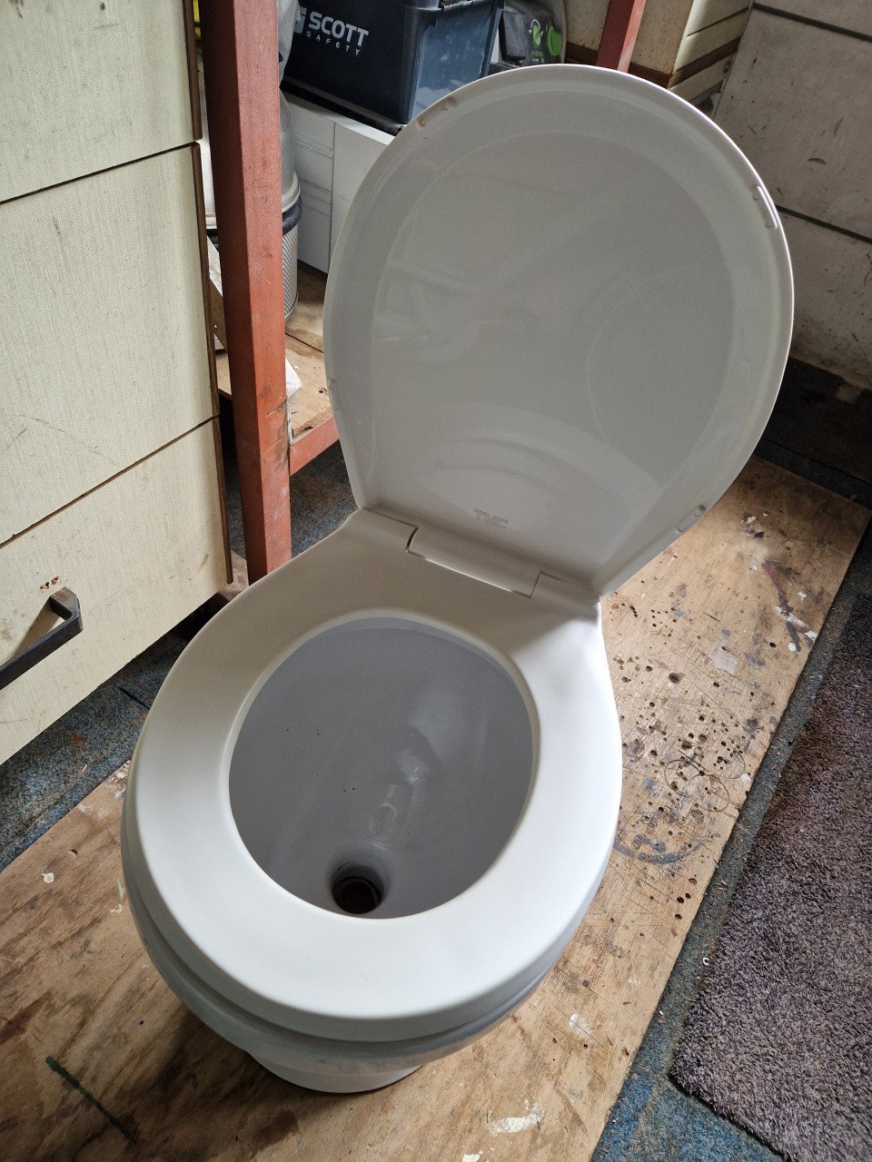 TMC Elektrisch Toilet voor op de boot 12 volt