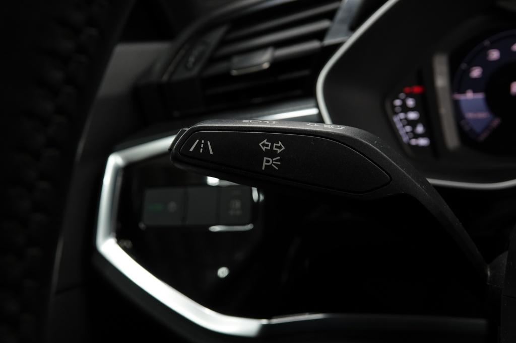 Audi Q3 1.5 tfsi | stoelverw. | trekhaak | pdc |