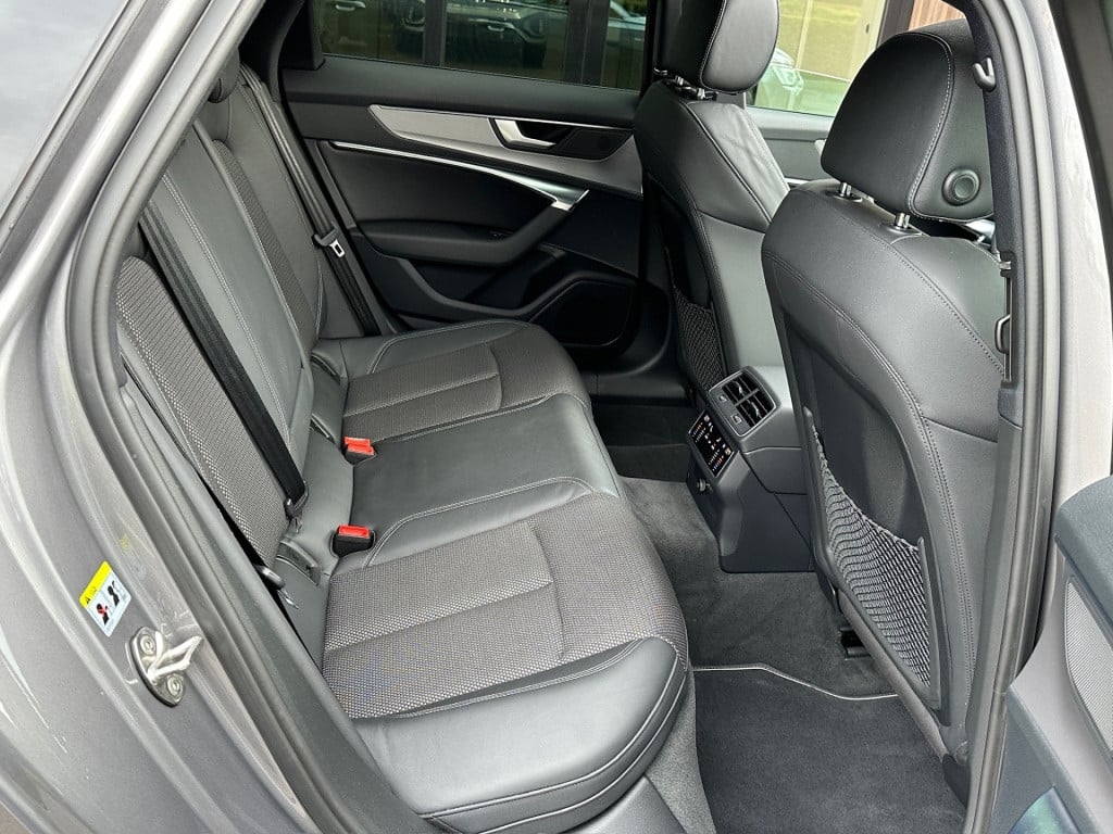 Audi A6 avant v6 55 tfsi 340pk quattro s-line | panoramadak | trekhaak | 20