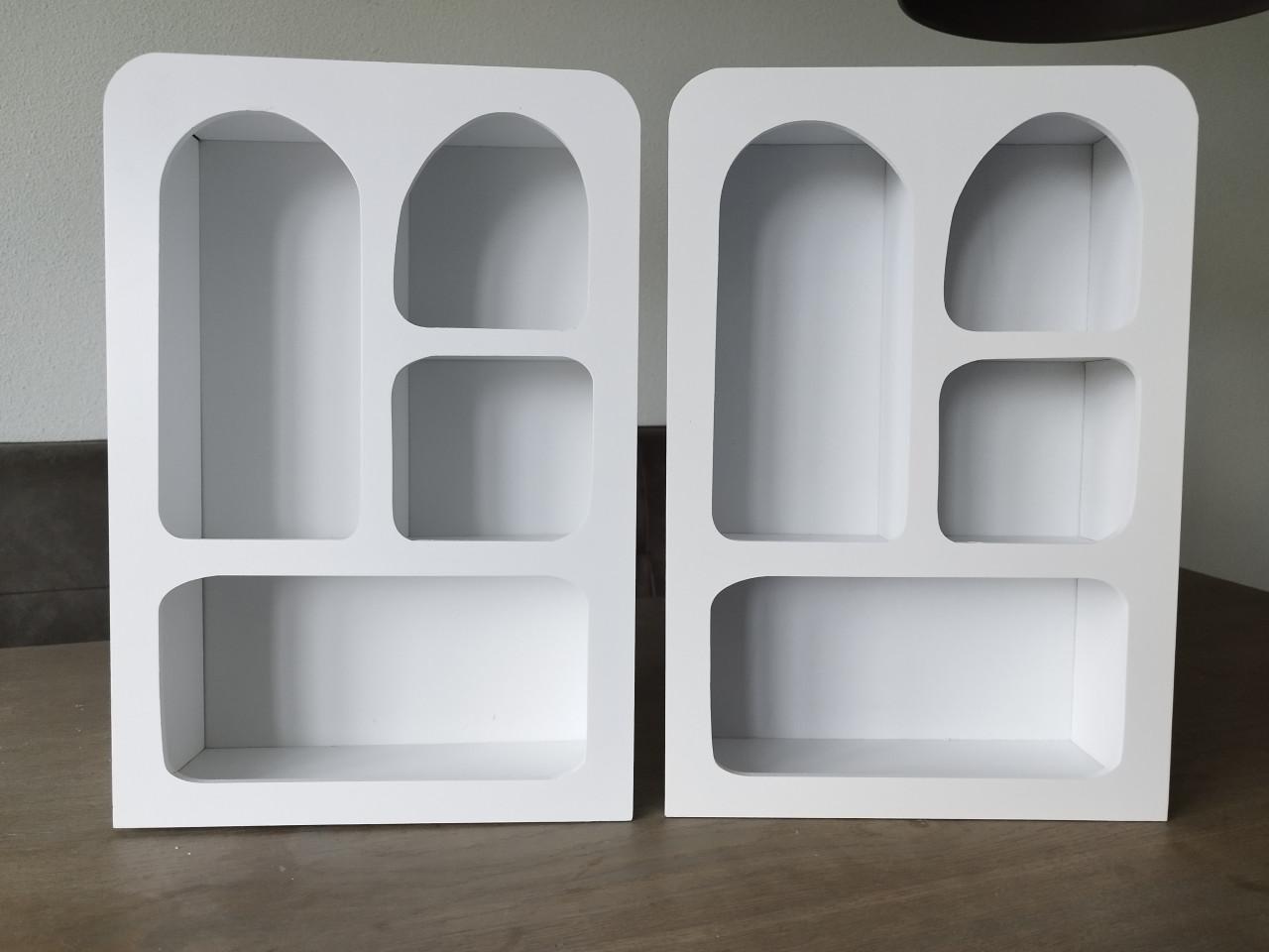 NIEUW 2 witte wandkastjes