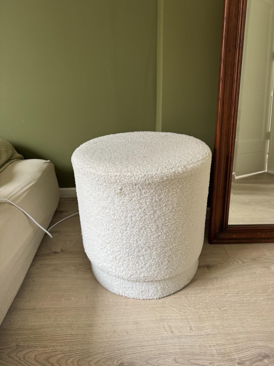 Leuke zachte witte teddy poef