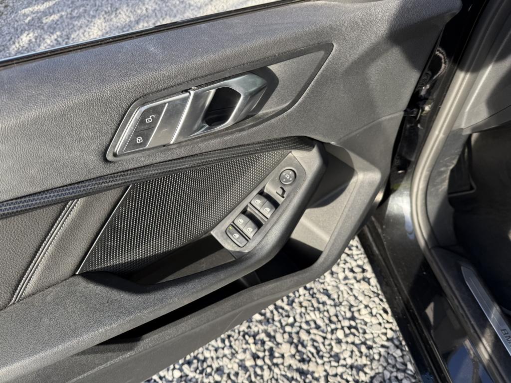 BMW 1 Serie 118i 140pk automaat high executive sportline 5-drs