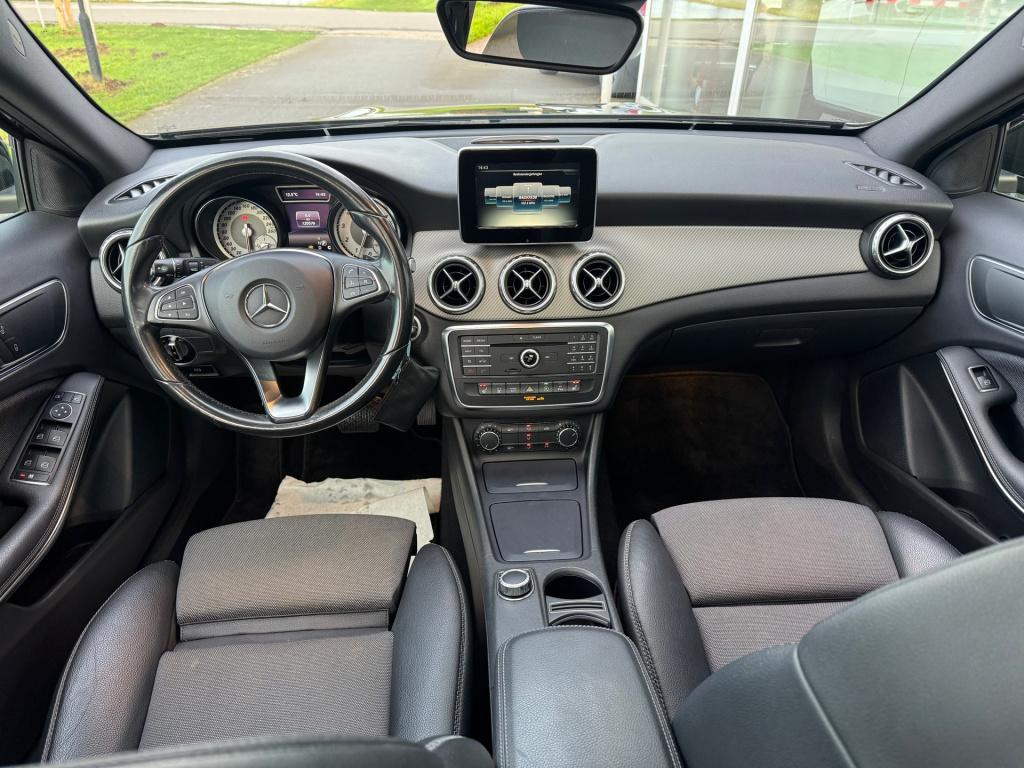 Mercedes-Benz Gla-klasse 180 ambition style automaat , afneembare trekhaak 