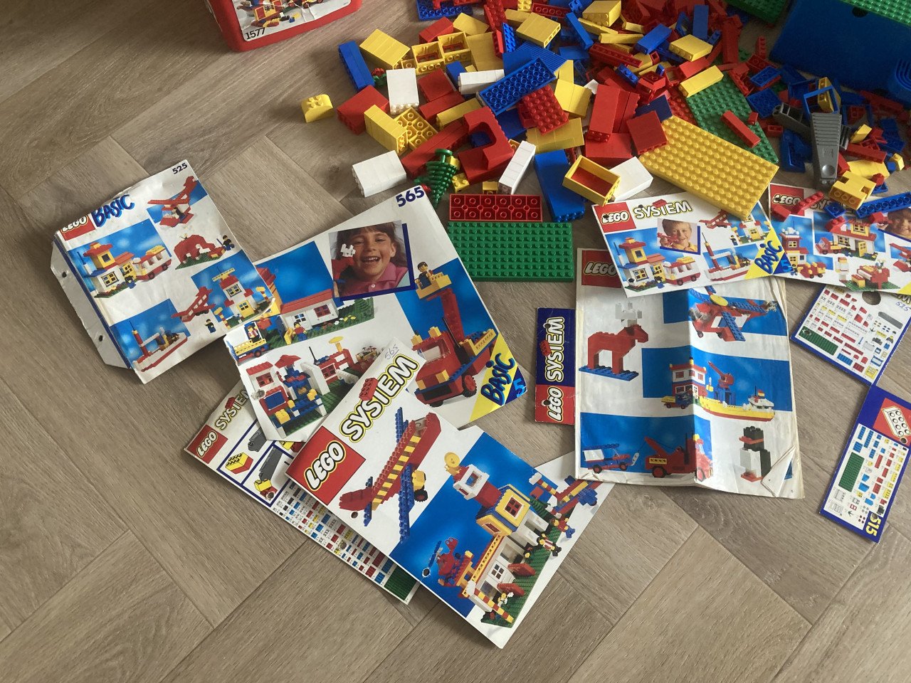Lego met opbergbakken en boekjes
