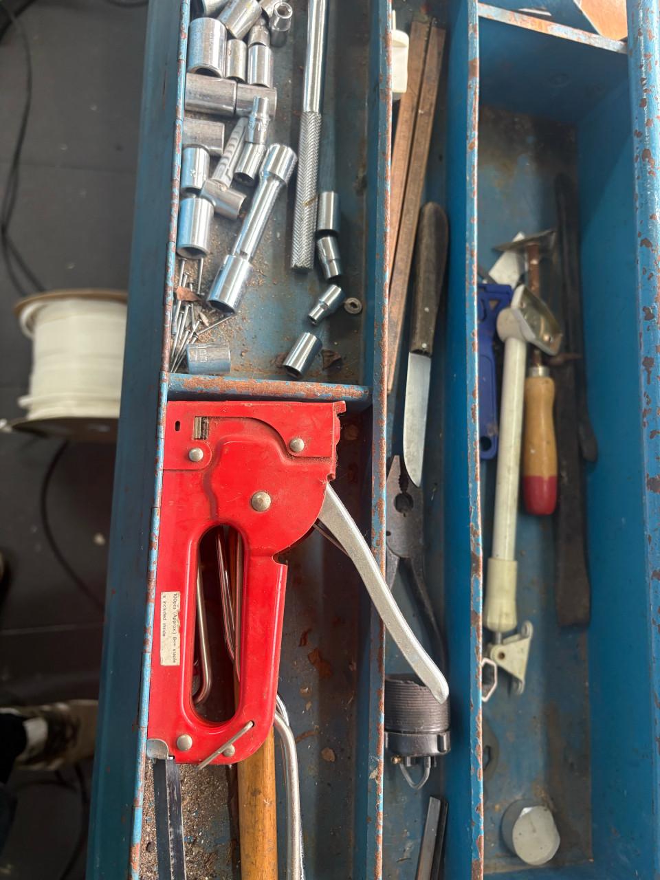 Metalen gereedschapskist + gereedschap