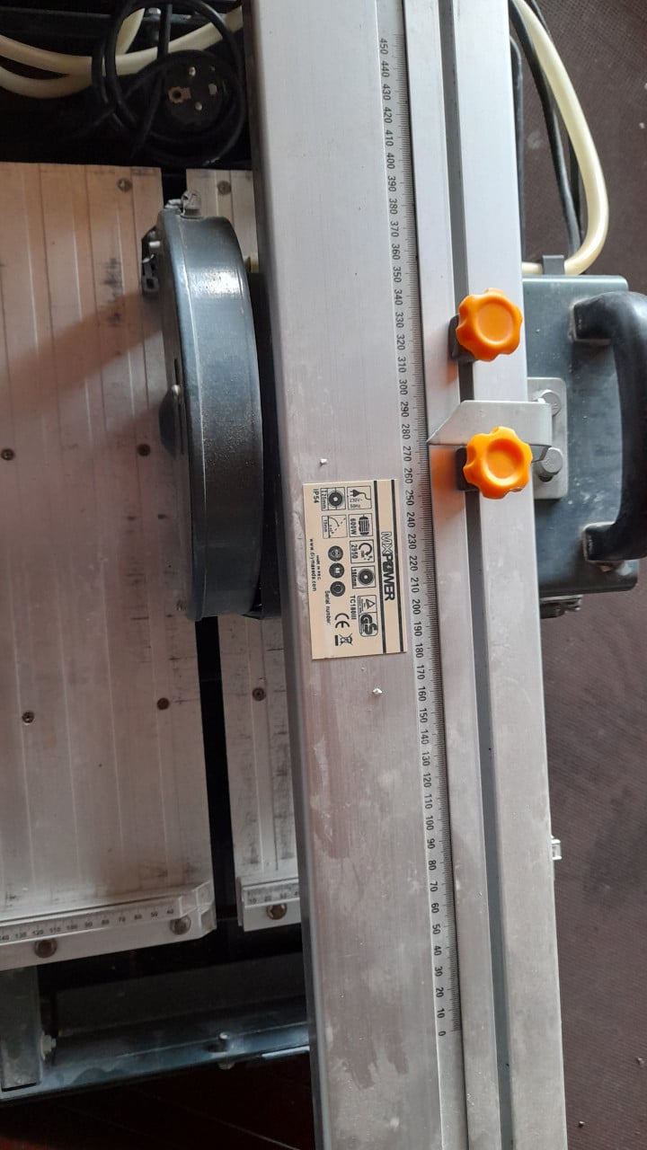 Tegelzaagmachine watergekoeld