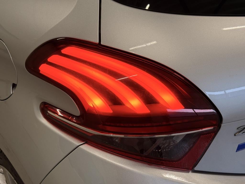 Peugeot 208 1.2 puretech blue lion | led | dab | airco | cruise | apple car