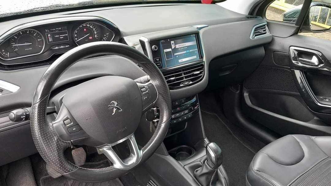 Peugeot 208 1.2 VTI Allure 3drs bj:2012 airco lm-velgen i.z.g.st