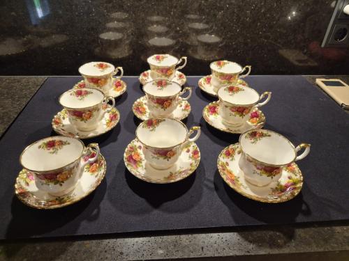 Royal Albert grote koffiekopjes - 9 stuks