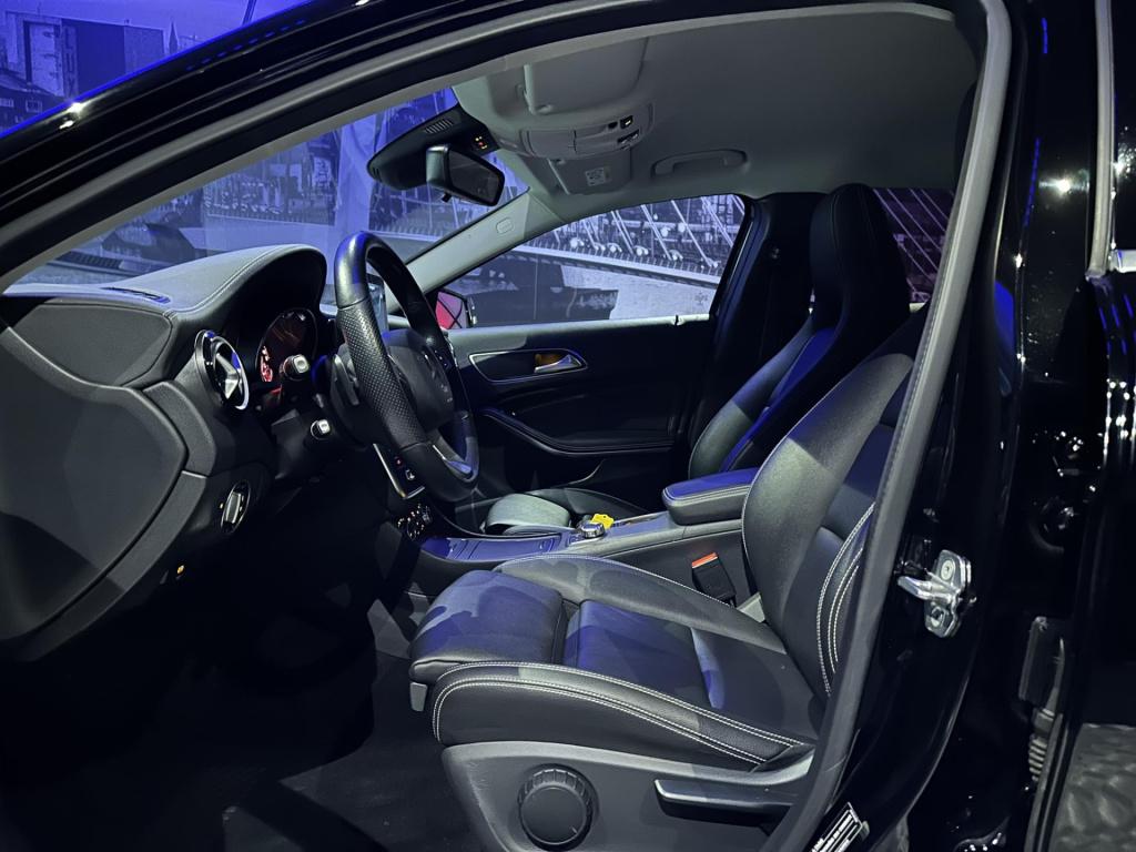 Mercedes-Benz Gla-klasse 180 business solution amg night upgrade *leer*stoe