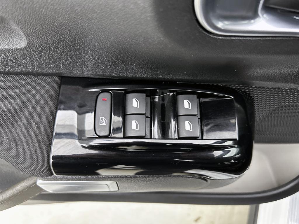 Citroen C3 82 pk shine | rijklaar | trekhaak | stoelverwarming | apple carp