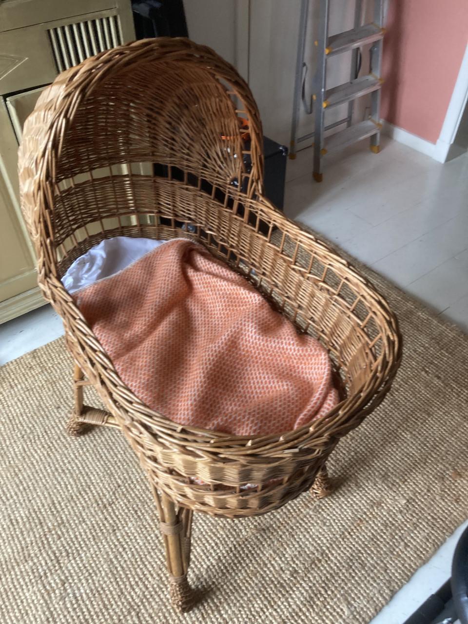 Wieg, vintage rotan, inclusief matrasje