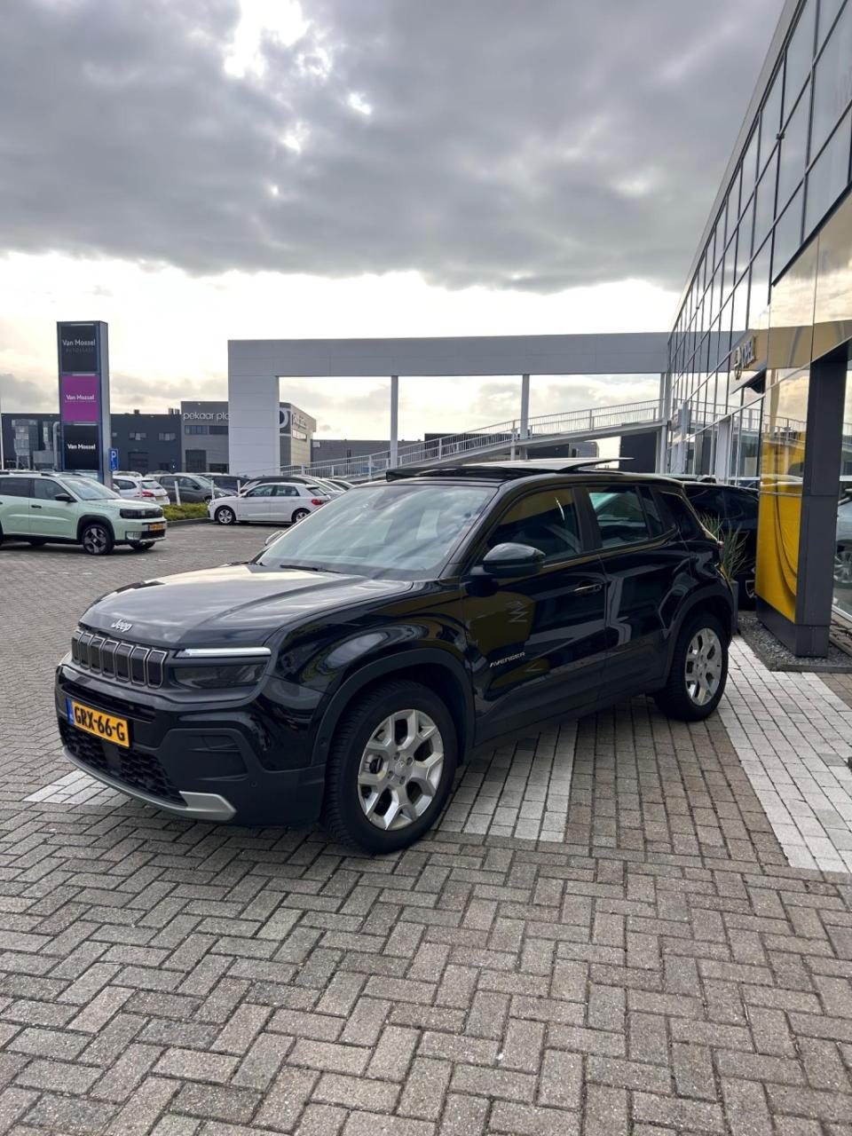 Jeep Avenger altitude 54 kwh | pano | elektr klep | lmv | navi | camera