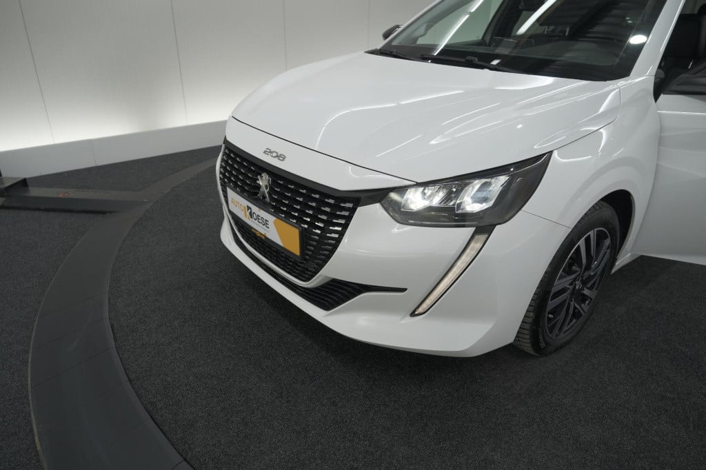 Peugeot 208 puretech 100 allure pack | camera | apple carplay | stoelverwar