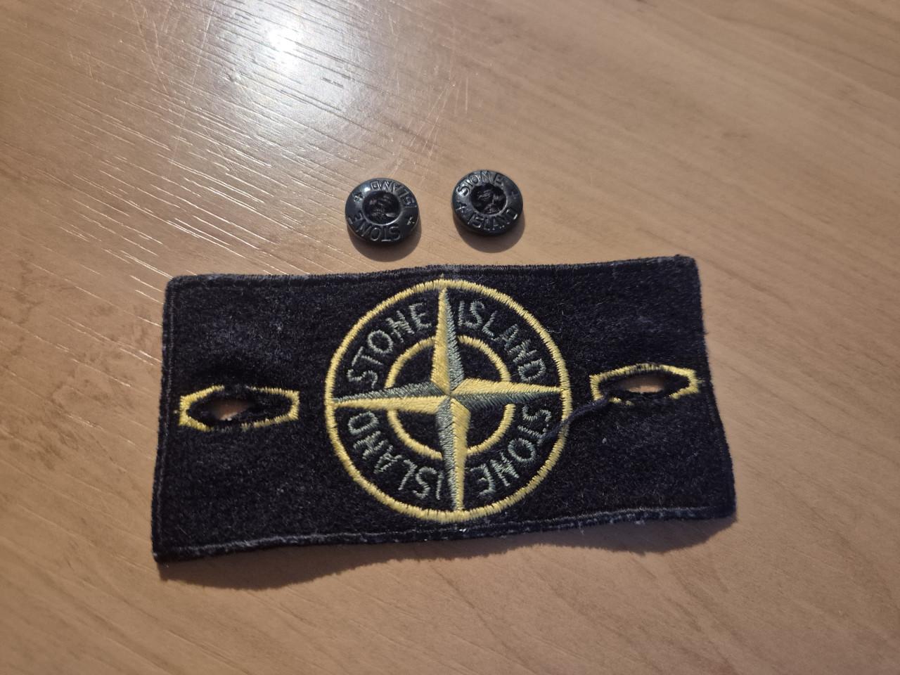 Stone Island logo + knopen