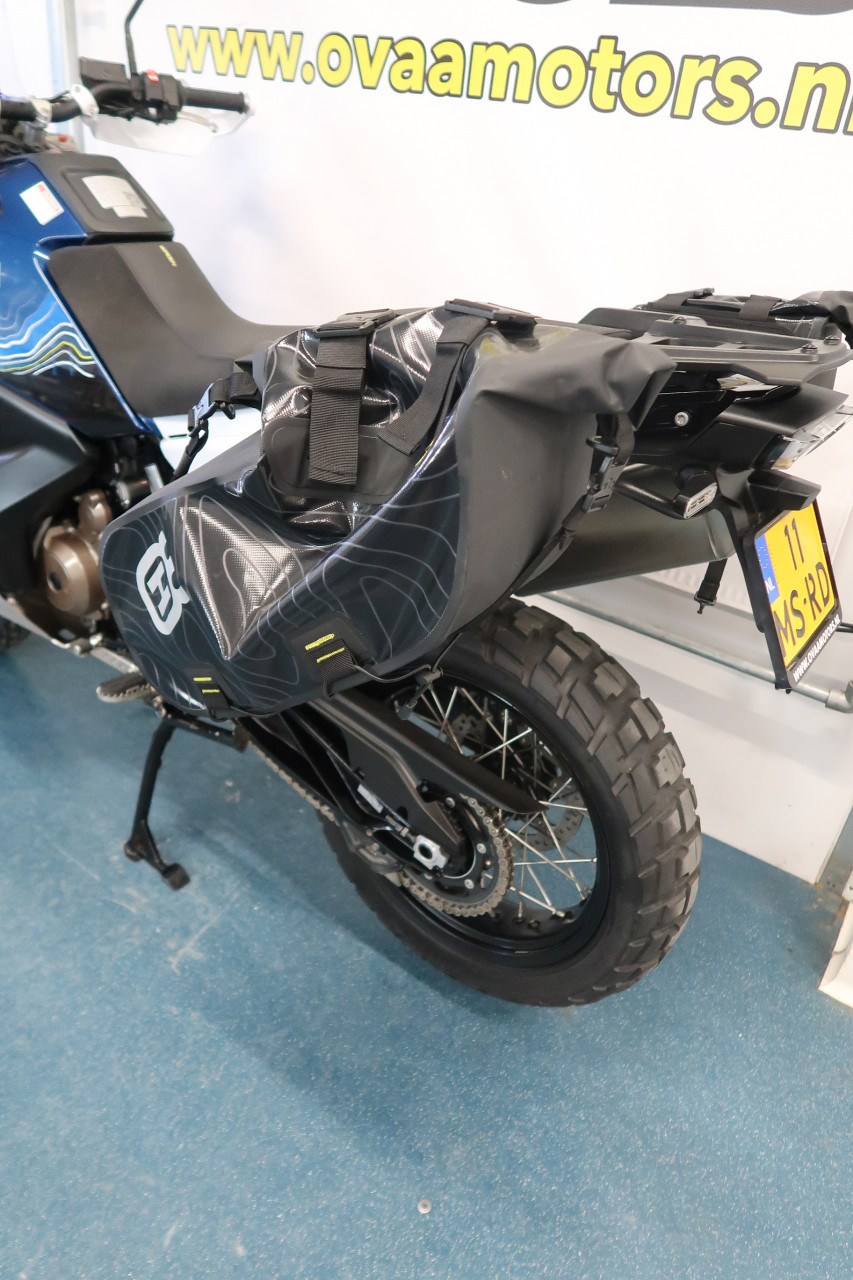 Husqvarna 901 Norden Expediton 2023 als nieuw