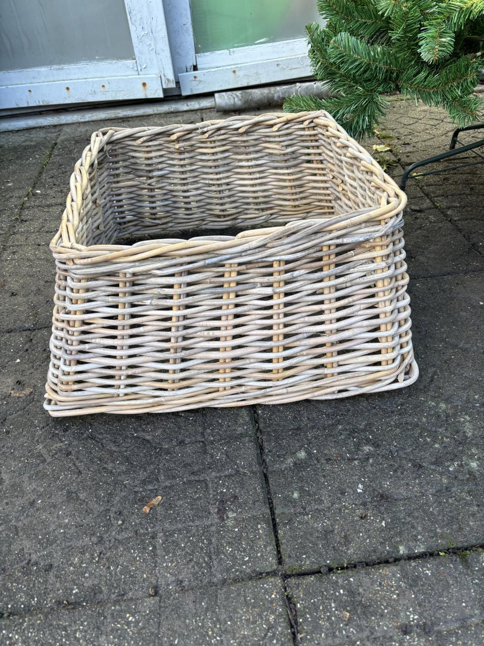 Kunst kerstboom (1 of 2) € 100, 00 p. stuk. 2 voor € 175,00 ( incl. )