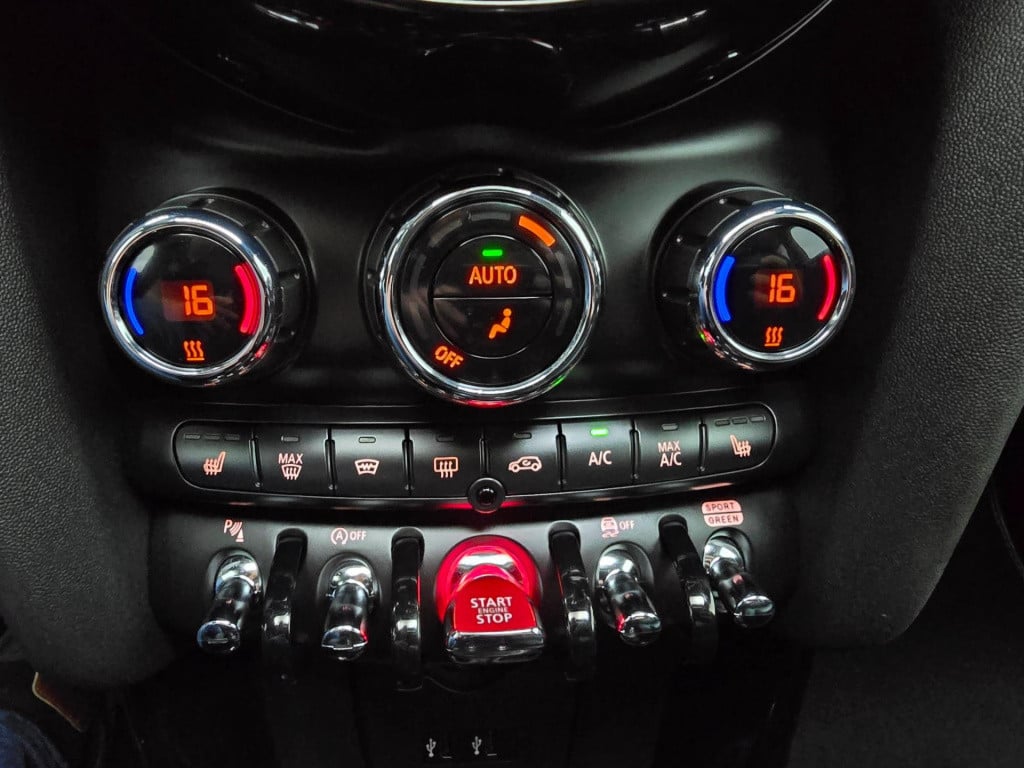 Mini Cooper mini occasion 2.0 automaat | 5 deurs en maar 1 van in nl | twee
