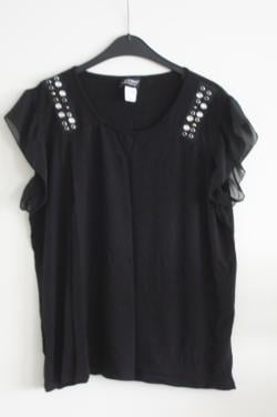 Zwart tshirt met  steentjes  maat 42