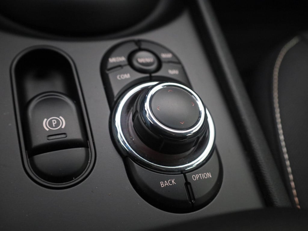 Mini Clubman 1.5 cooper business edition | automaat | navigatie | apple car