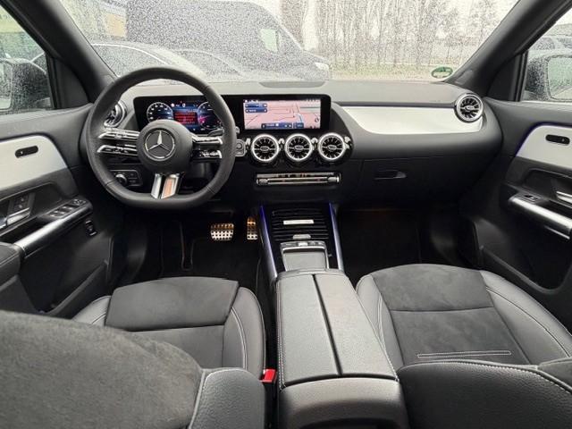 Mercedes-Benz Gla-klasse 180 amg line i 2025 i panorama dak i manufaktur al