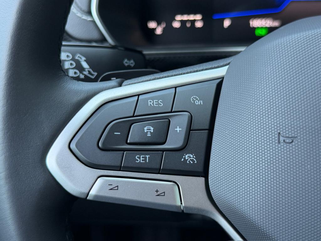 Volkswagen T-cross 1.5 tsi 150pk dsg r-line | camera | trekhaak | navi | iq