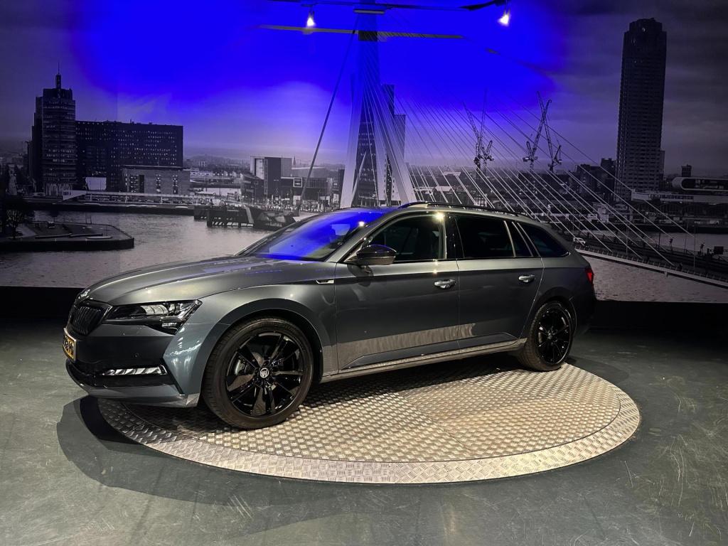 Skoda Superb combi 1.4 tsi iv sportline business *keyless*virtual*camera*sf