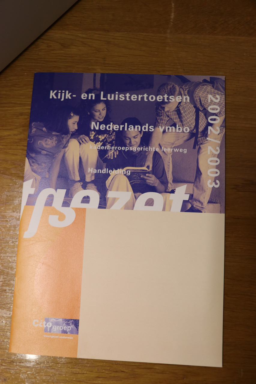 Kijk- en luistertoets Nederland Kaderberoepsgerichte leerweg 2002/2003