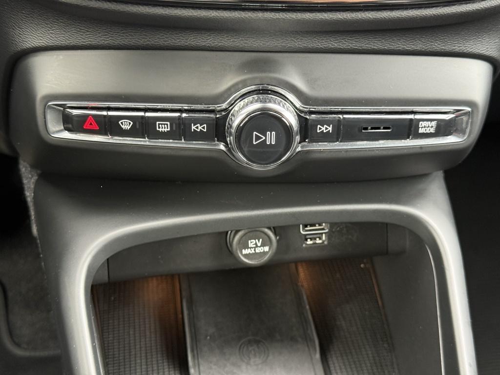 Volvo XC40 t5 262pk recharge r-design| adap.cruise| trekhaak| camera| keyle