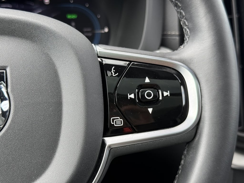 Volvo XC60 t8 455pk recharge ultra dark| full options ! luchtvering b&w sou