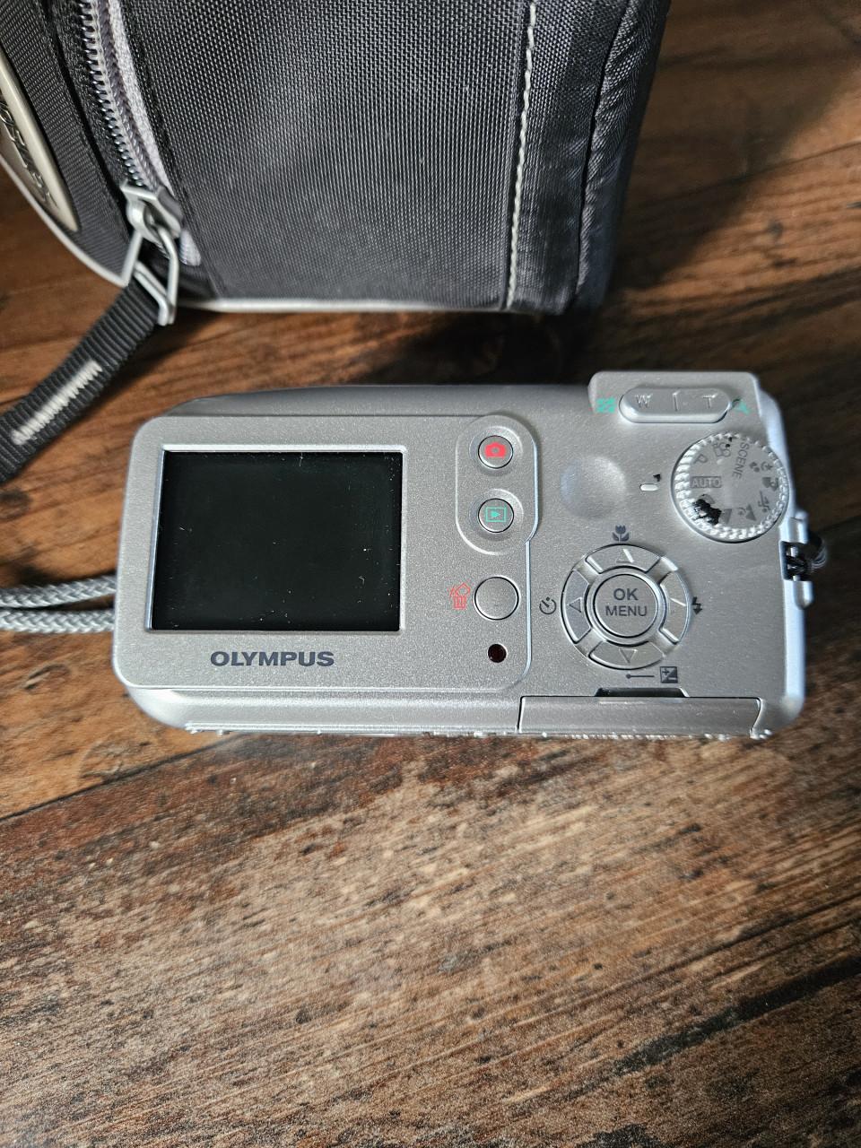 Olympus FE-120 Digitale Camera met 6.0 Megapixel en Tasje