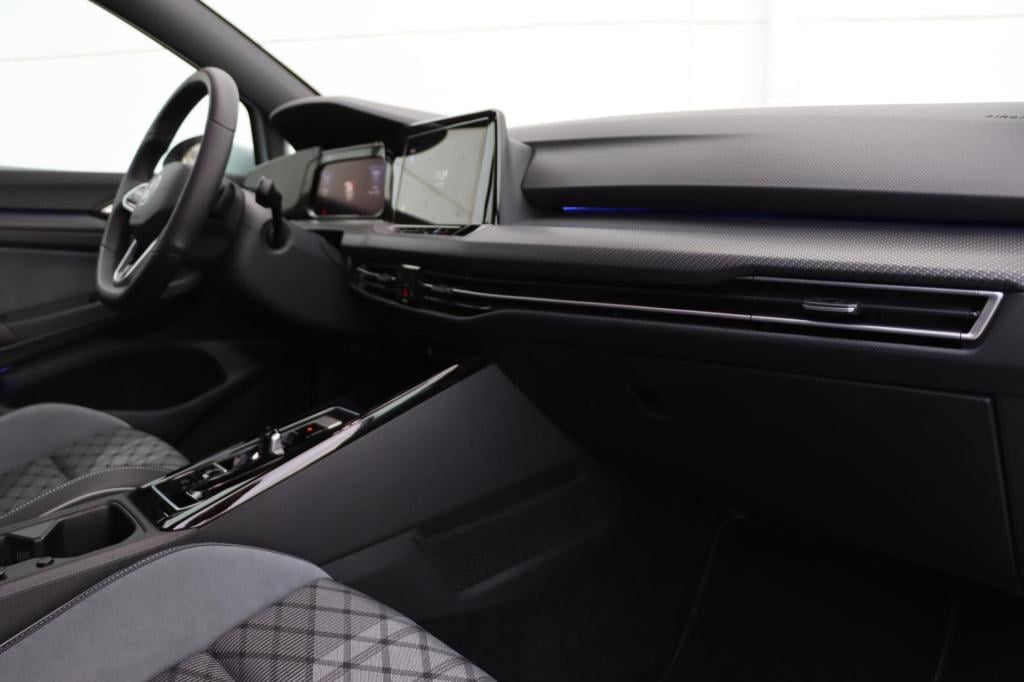 Volkswagen Golf 1.5 etsi r-line | 130pk | dsg7