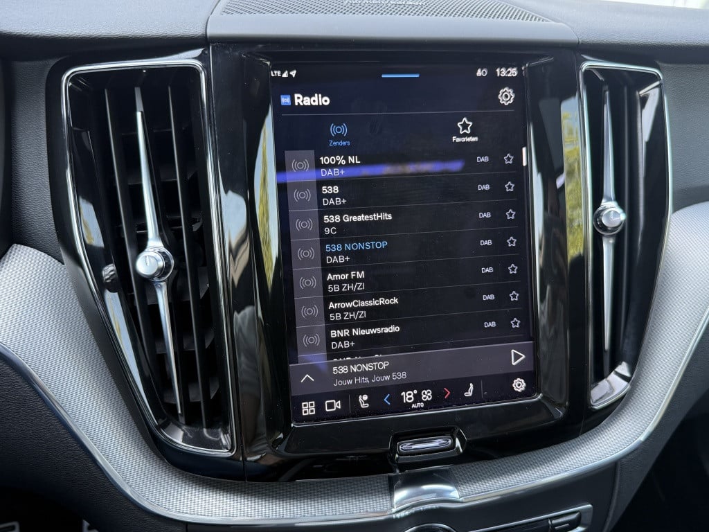 Volvo XC60 t6 340pk recharge r-design| adap.cruise| panodak| 360camera