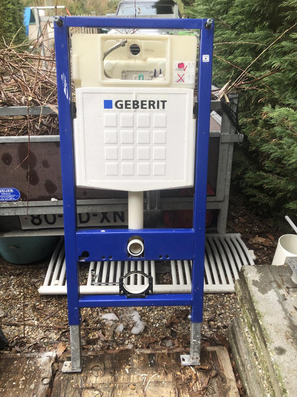 Toiletpot Sphinx en wandsysteem Geberit