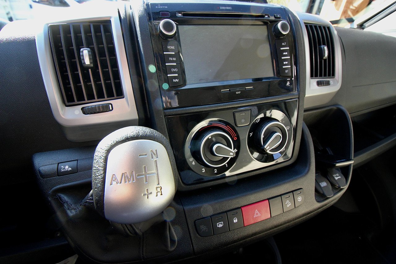 Bürstner Nexxo t690G(AUTOMAAT, Lengtebedden,Als nieuw!!!)