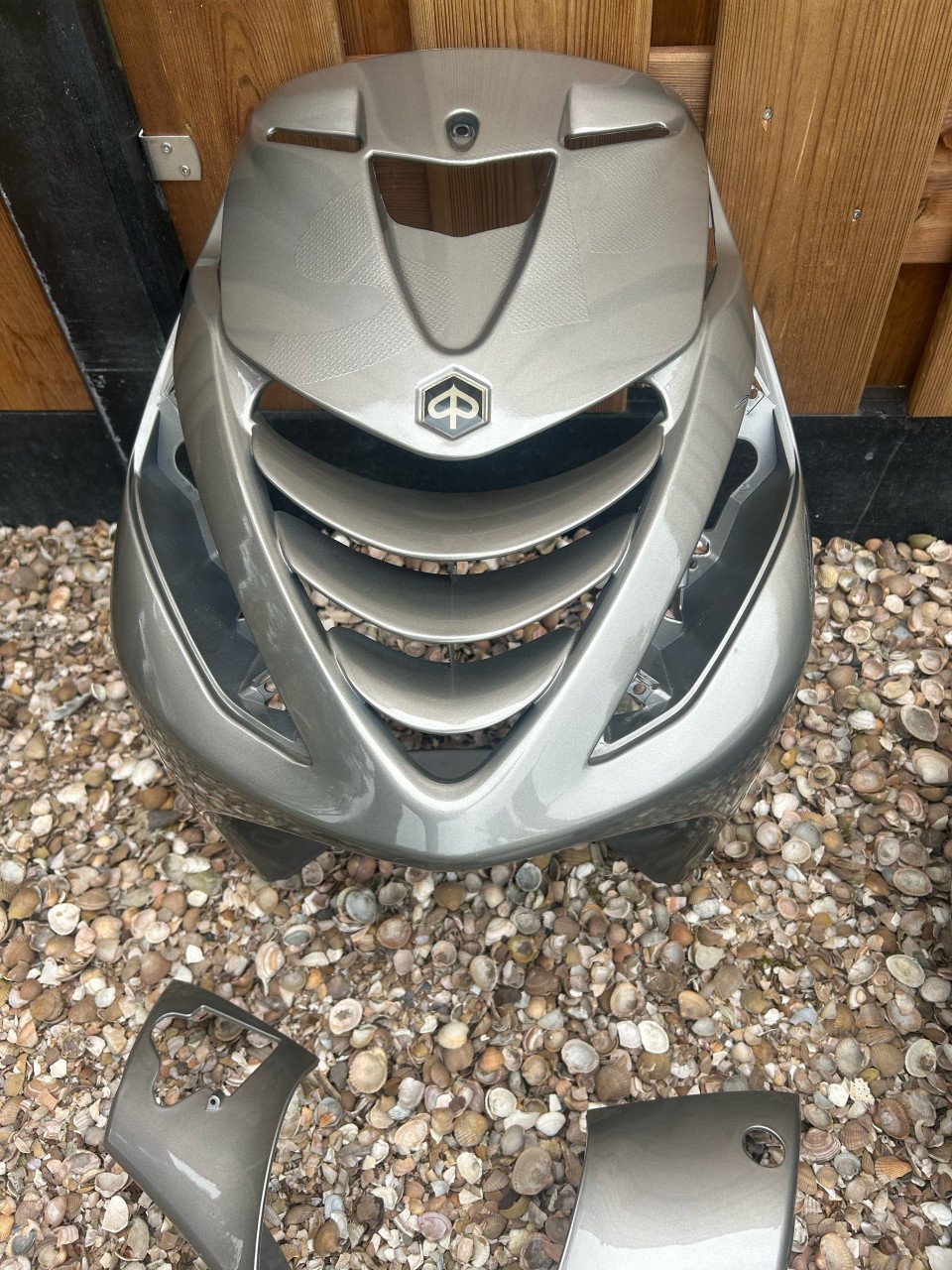 Te koop: Zip kappenset – Wit of  zilver metallic ( met lichte schade)