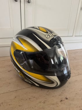 Sharp motorhelm