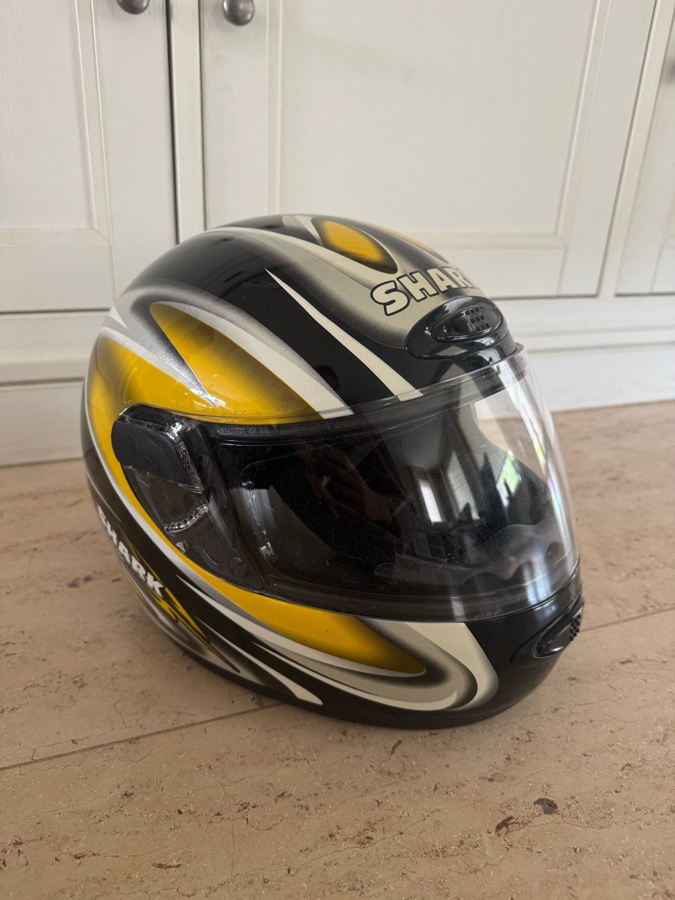 Sharp motorhelm